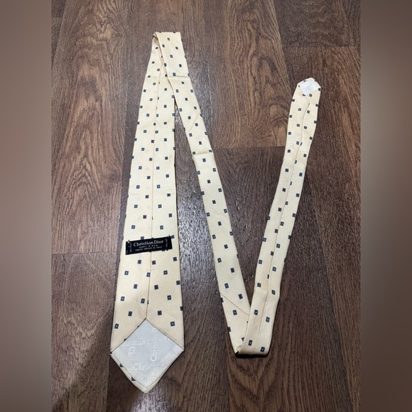 Christian Dior Tie 100% Silk Made in USA Cream Square Pattern - Picture 4 of 8